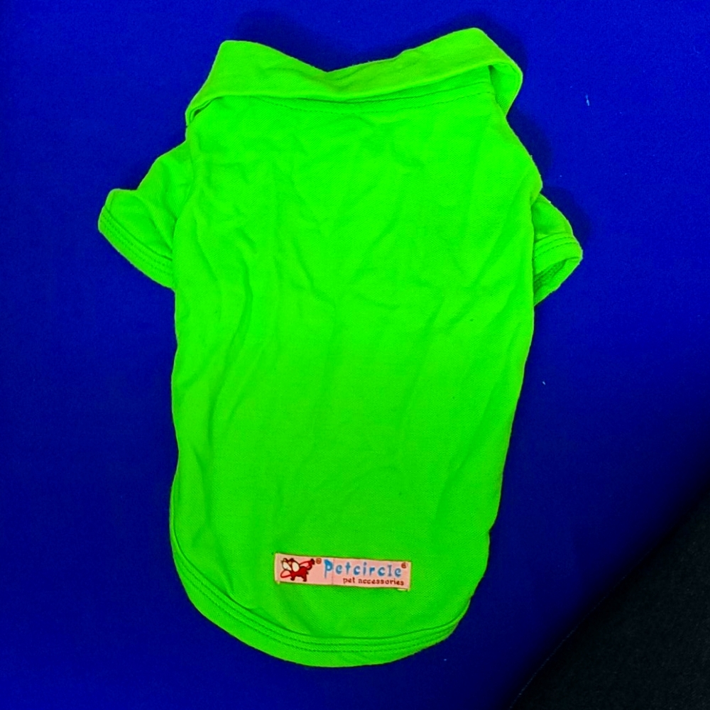 💥 5/$15 Green Pet shirt